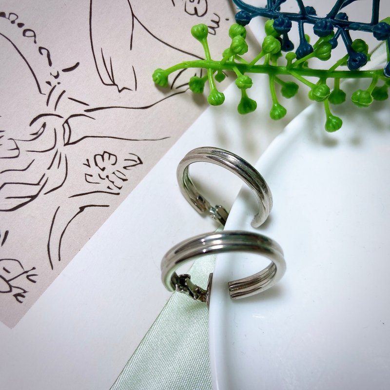 【西洋古董饰品】优雅双曲圆圈线条 美丽耳环 耳架 - 耳环/耳夹 - 半宝石 银色