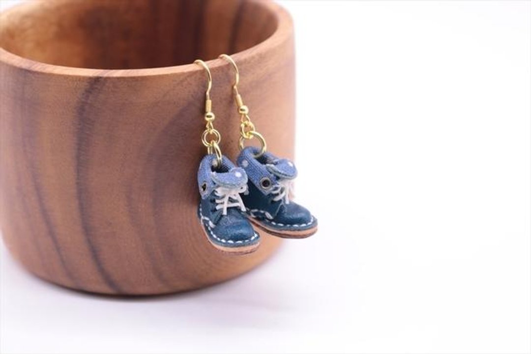 Small leather boots swaying pierced earrings | Navy lined - 项链 - 真皮 