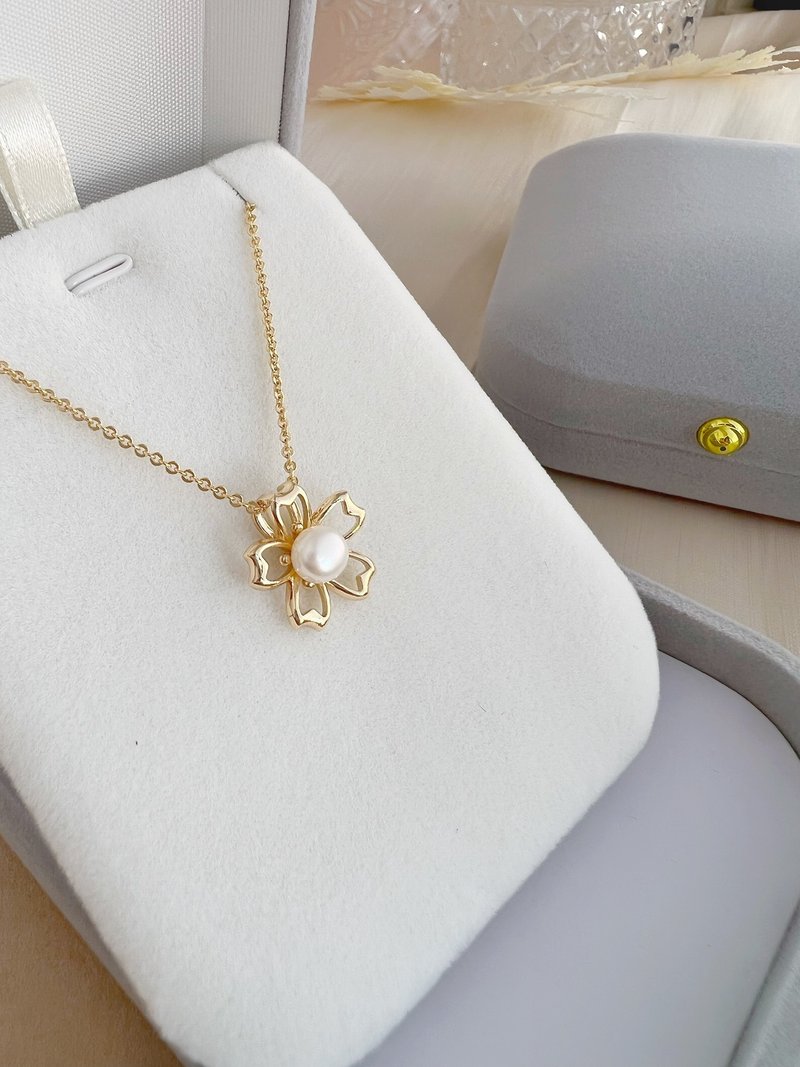 【精致礼盒】珍珠花朵项链 18KGF－春意 #珍珠 可爱 小花 - 项链 - 其他材质 金色