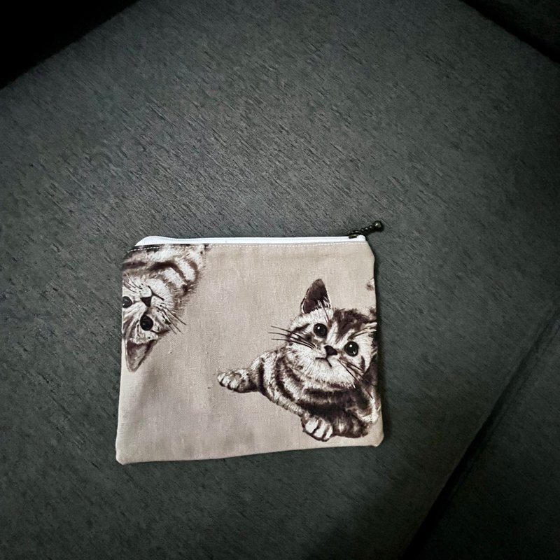 日本可爱小猫收纳包化妆包 - 化妆包/杂物包 - 棉．麻 卡其色
