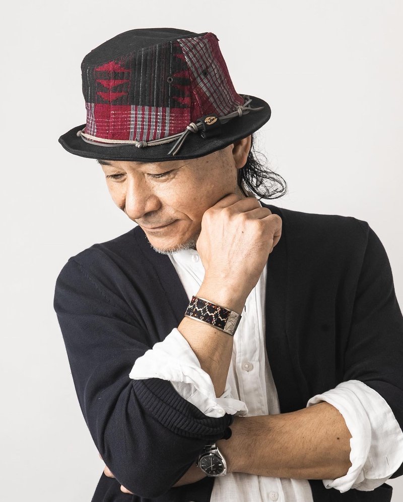 由手工编织布作的帽子,类似于尼日利亚约Yoruba族的醇厚葡萄酒 - 帽子 - 棉．麻 红色