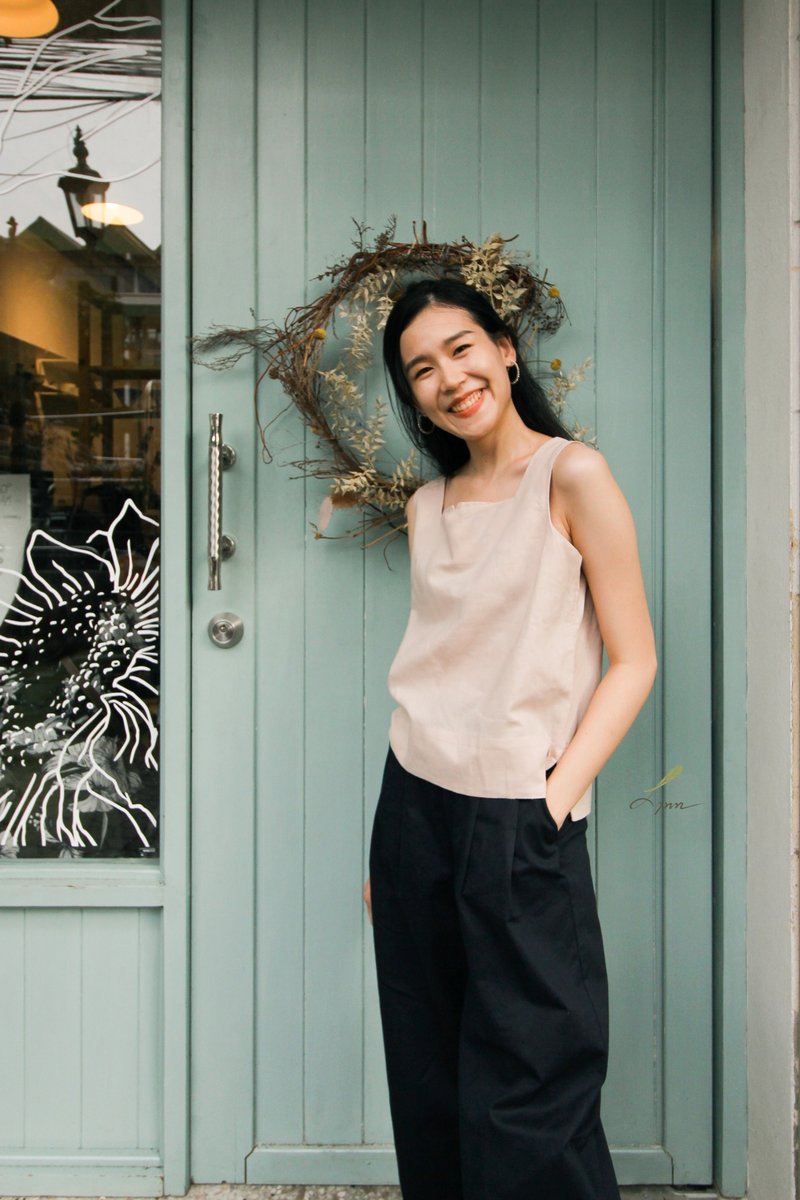 无袖方领上衣，天然色泽的棉麻混纺材质。 - 女装上衣 - 棉．麻 白色