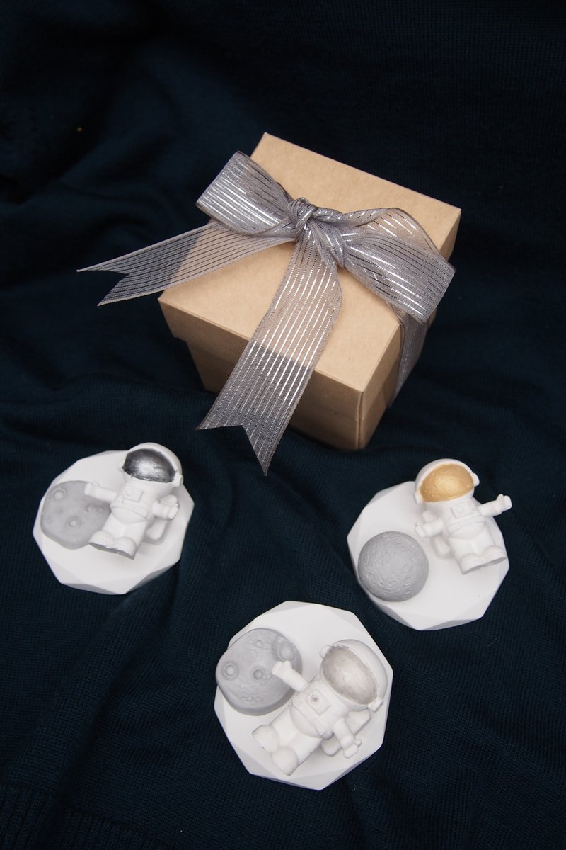 太空人月球扩香套装 扩香石底座选择区-宇宙主题造型扩香石 - 香薰/精油/线香 - 其他材质 白色