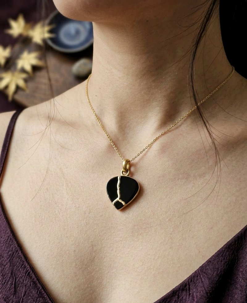 金缮黑玛瑙爱心项链 22K镀金纯银 - 项链 - 半宝石 