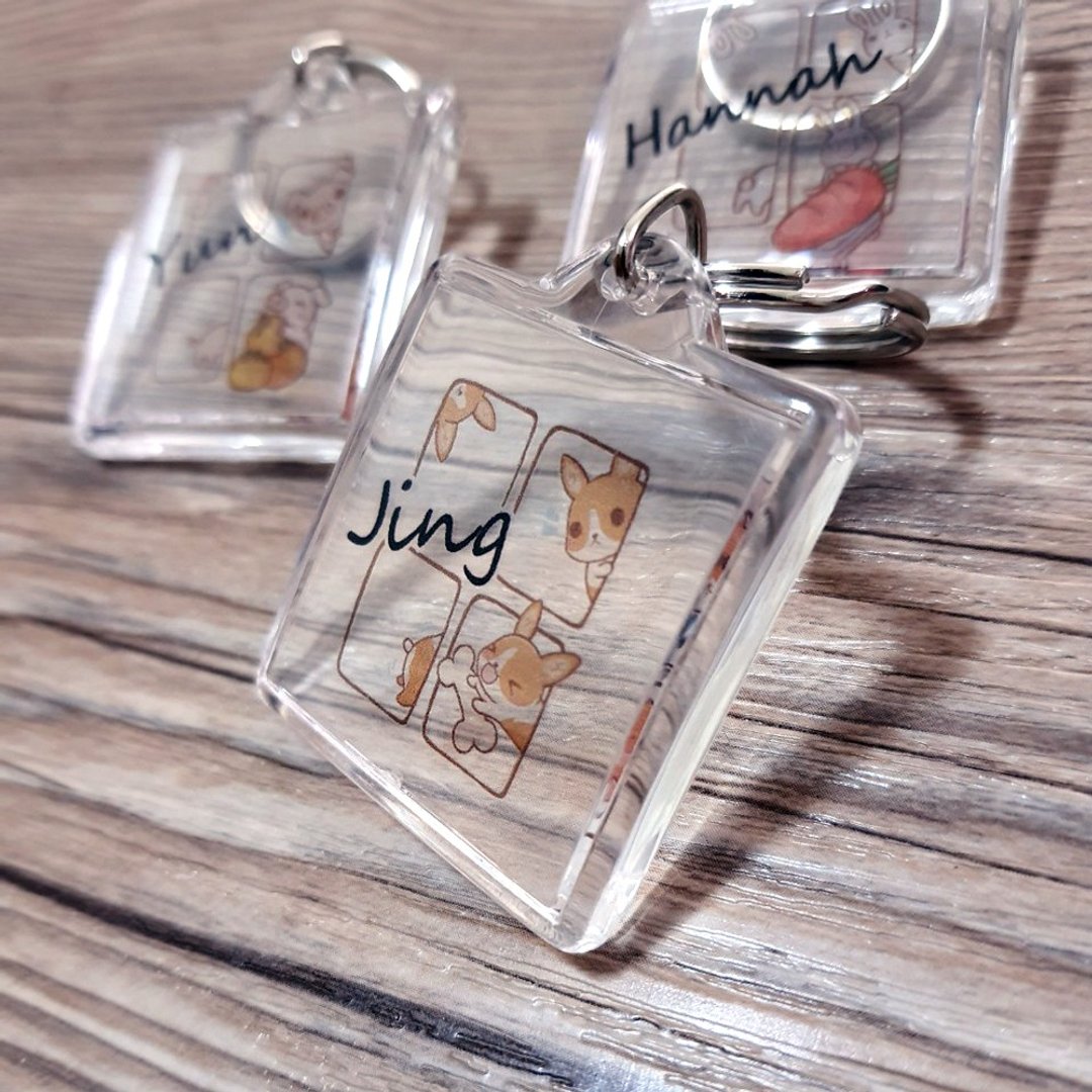 【晶透饰品】原创插画・定制化・婚礼小物・幼儿园分享礼情侣吊饰 - 吊饰 - 压克力 白色