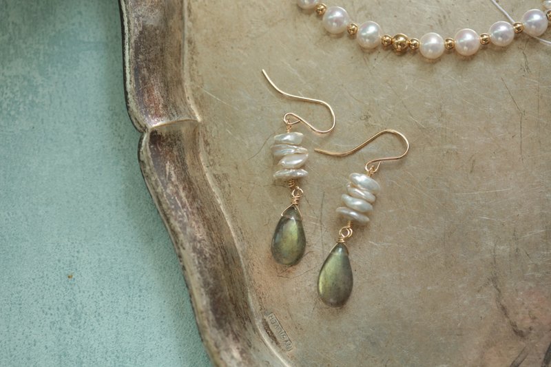 微光时刻│淡水巴洛克叠孔珍珠 拉长石耳环 - 耳环/耳夹 - 珍珠 白色