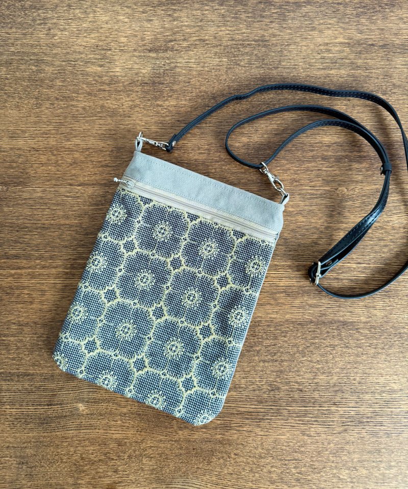 附背带 手机随身小包 minä perhonen forest wave、anemone - 侧背包/斜挎包 - 棉．麻 灰色