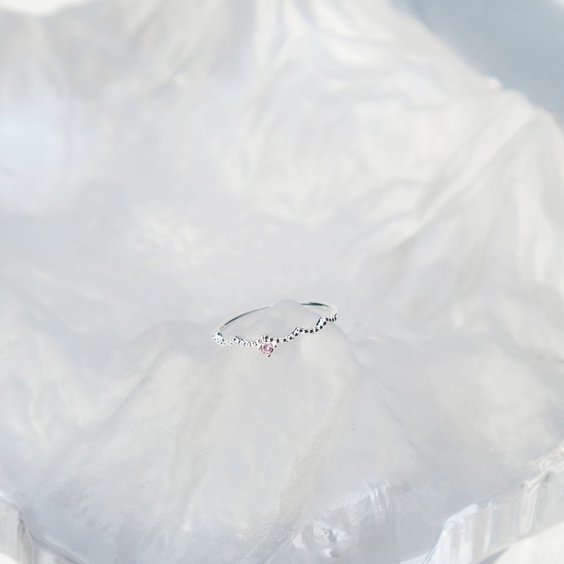 粉红之星 925纯银戒 V戒 粉红锆石 公主戒 皇冠戒 尾戒 - 戒指 - 纯银 银色