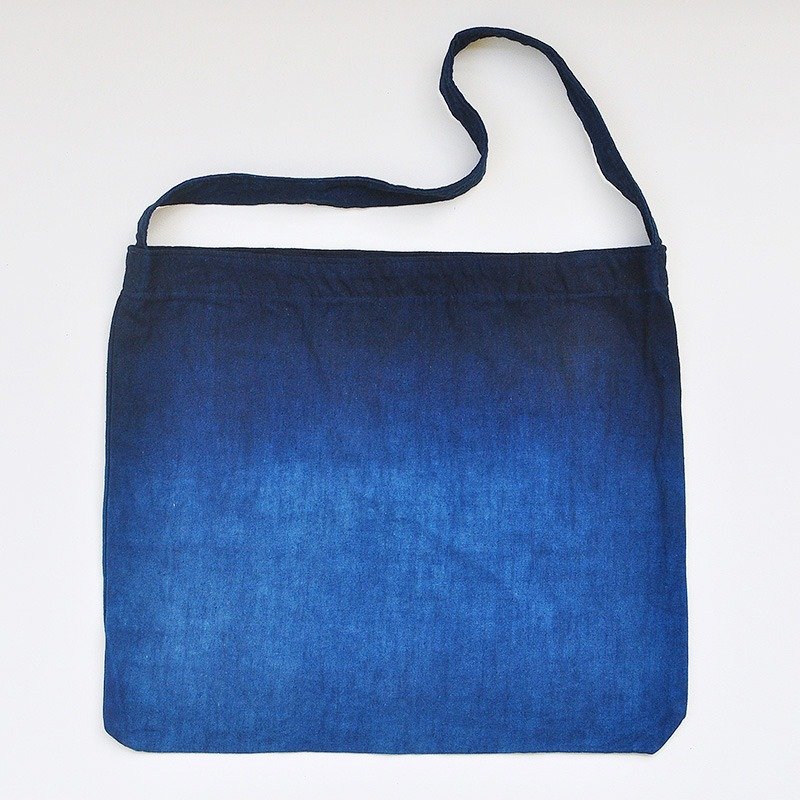 【岁时记】草木染蓝染纯棉环保袋 蓝色渐变 - 侧背包/斜挎包 - 棉．麻 蓝色