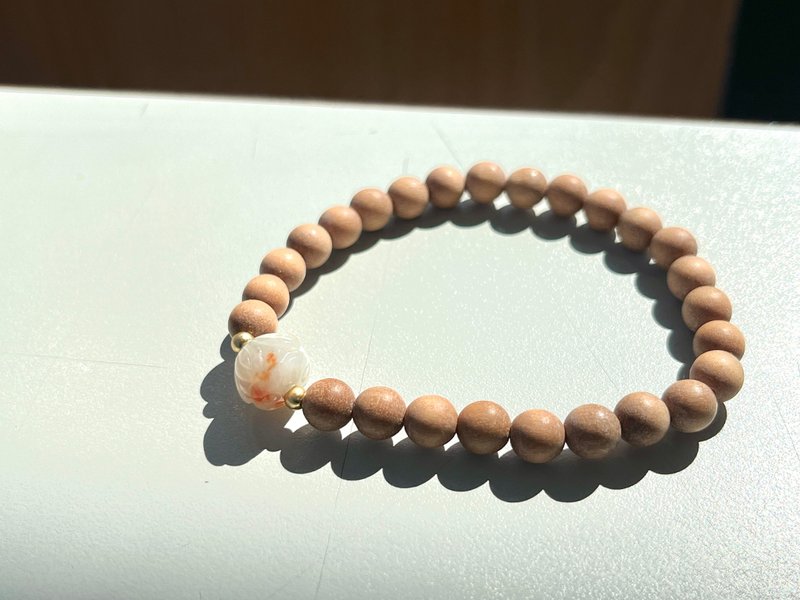 Angel's tears翠色-天然缅甸玉 点点枫红翡翠莲花珠设计檀木手串 - 手链/手环 - 宝石 绿色