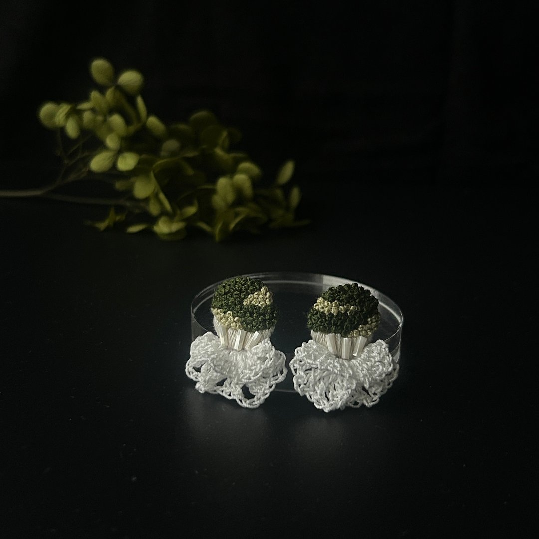 | 茷 | 耳针/耳夹 | #227 | 手刺绣钩织耳环 - 苔生 - 耳环/耳夹 - 绣线 绿色