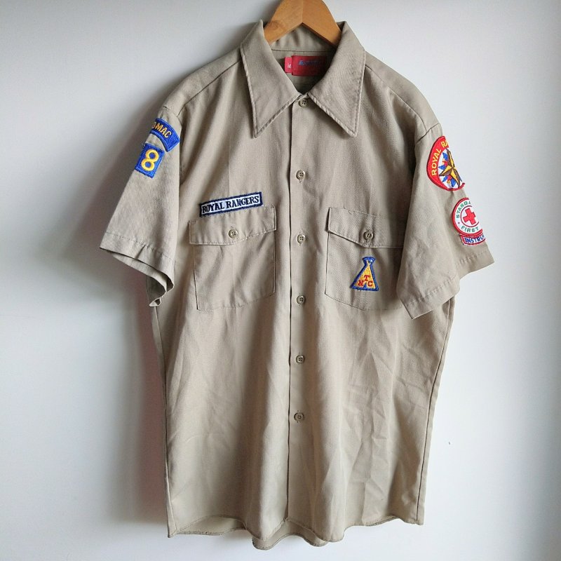 美国古着 | Dickies 美式童军风 刺绣布章 卡其色 男生短袖衬衫 - 男装衬衫 - 棉．麻 卡其色