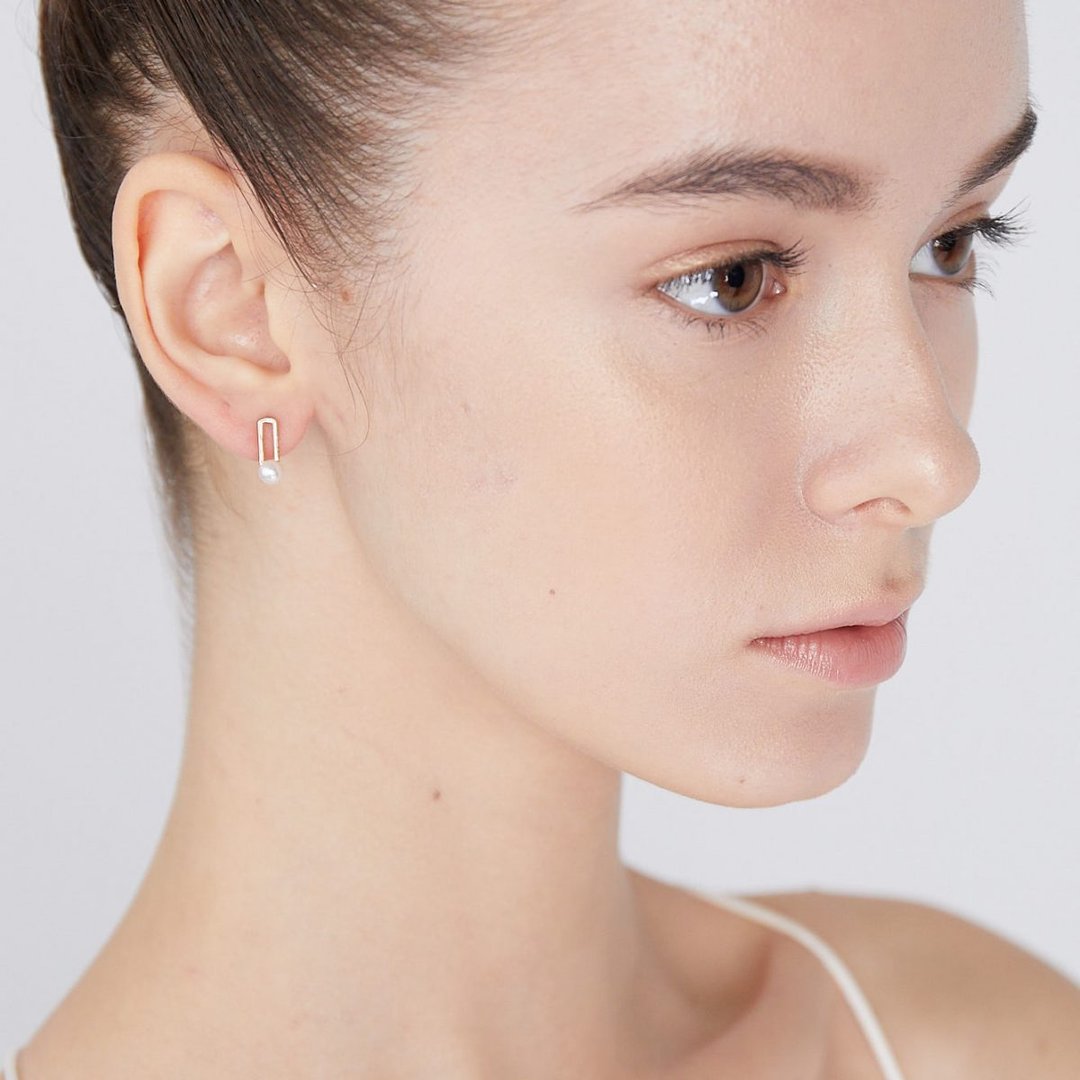 Akoya珍珠简约耳环 925银厚镀18K金 Linear Pearl Earcuff - 金色 - 耳环/耳夹 - 珍珠 金色