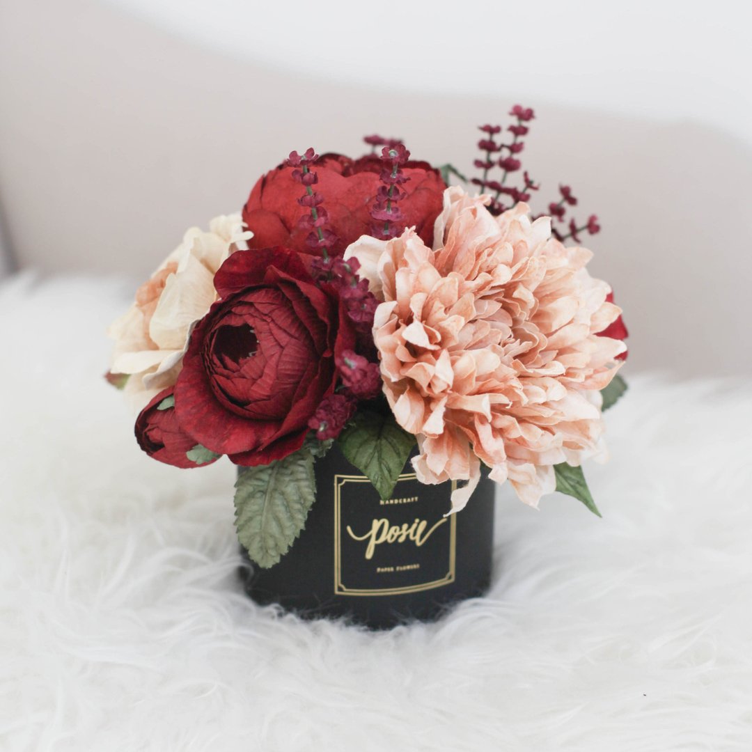 CLASSY - Aromatic Large Gift Box Handmade Paper Flowers - 香薰/精油/线香 - 纸 红色