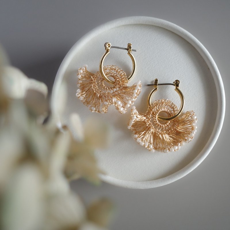 荷叶尾巴 – 手工勾线耳环 金色 - 耳环/耳夹 - 玻璃 金色