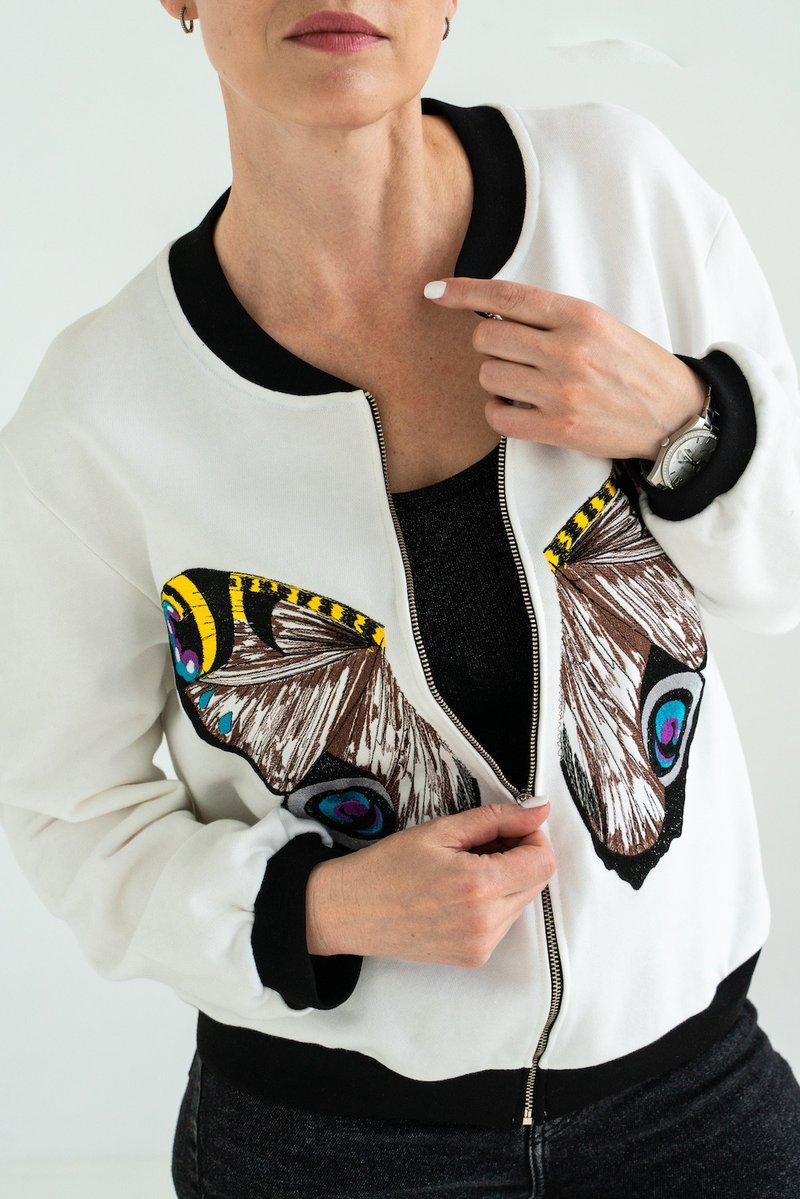 cotton bomber with embroidery - 女装休闲/机能外套 - 棉．麻 白色