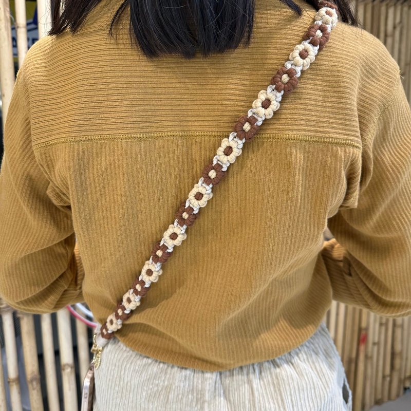 【定制化】双色花 六瓣花花手机挂绳 电话绳 Macrame - 挂绳/吊绳 - 棉．麻 