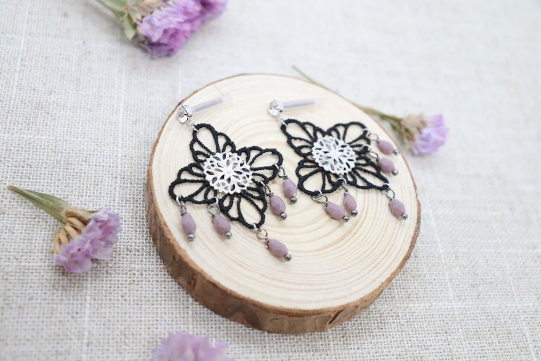 Black Lace &amp; Crystals Unique Chandelier Post Earrings - 耳环/耳夹 - 水晶 黑色