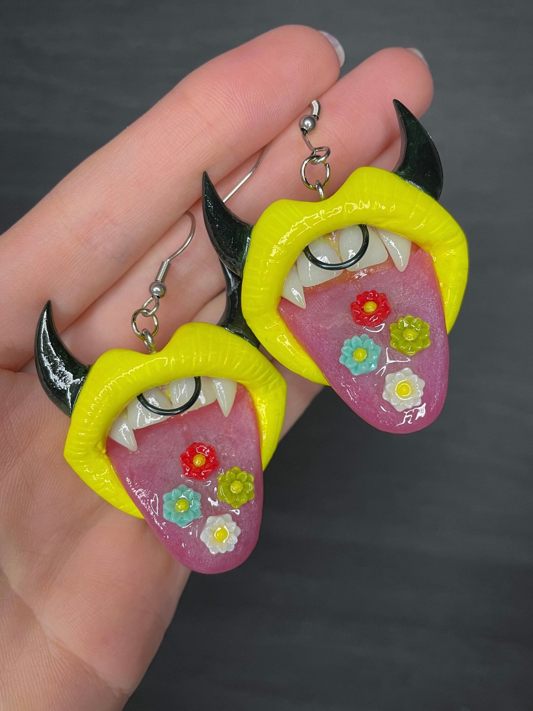 Earrings. Yellow lips with flowers. - 耳环/耳夹 - 粘土 