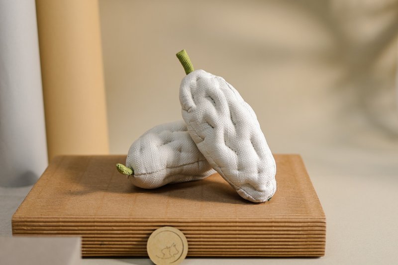 苦瓜 White Jade Bitter Melon 纯手作 家饰品 猫咪儿童玩具 蔬果 - 玩具 - 其他材质 多色