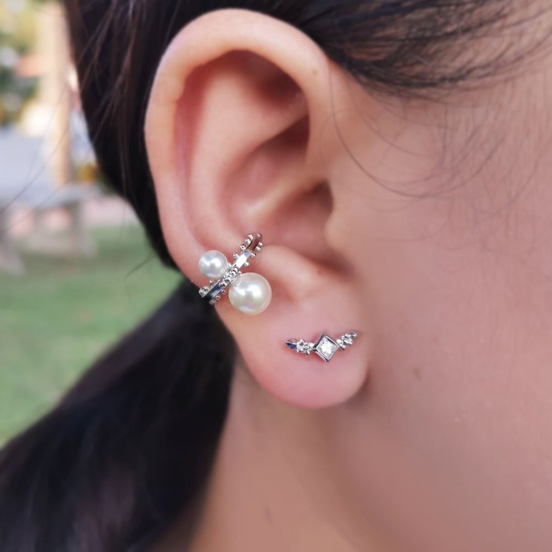 Pearl conch Ear cuff & stud ear 夾式耳環 耳骨夾 珍珠耳環 - 耳环/耳夹 - 其他金属 银色