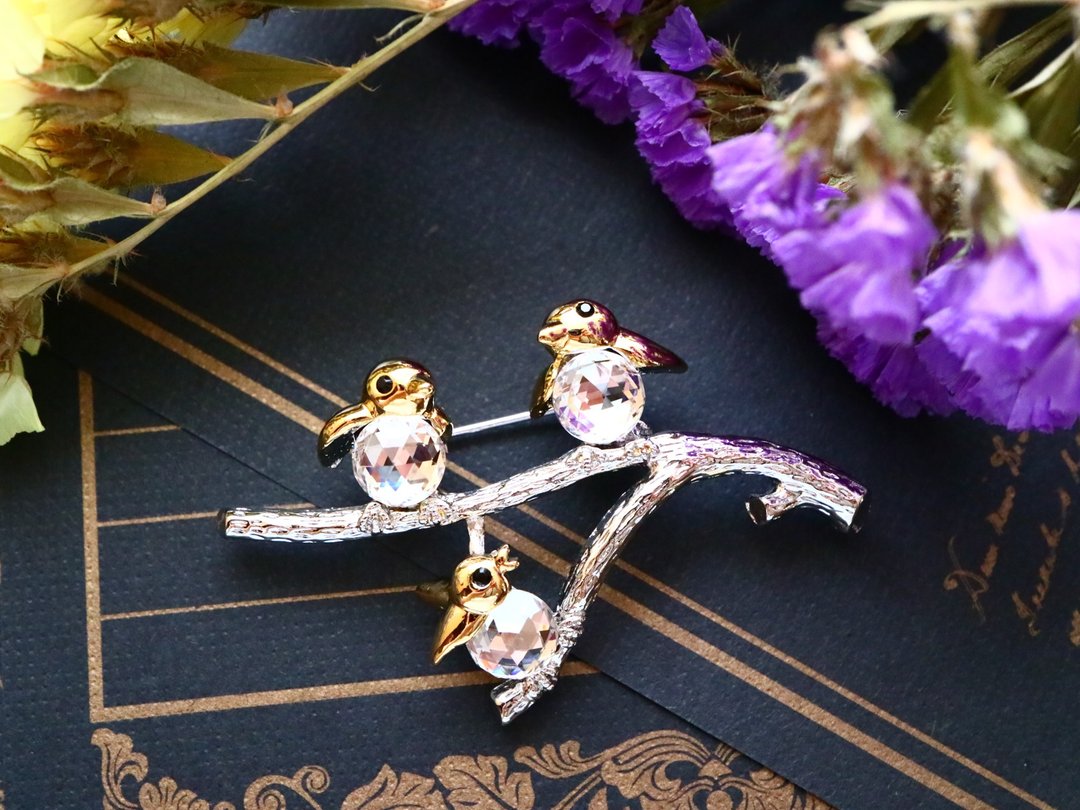 Where to go today Fine brooches Birds Austria Crystal glass Birds Tori Tribird 3 family branches Elegant graceful animals Animal nature Forest tree - 胸针 - 玻璃 透明
