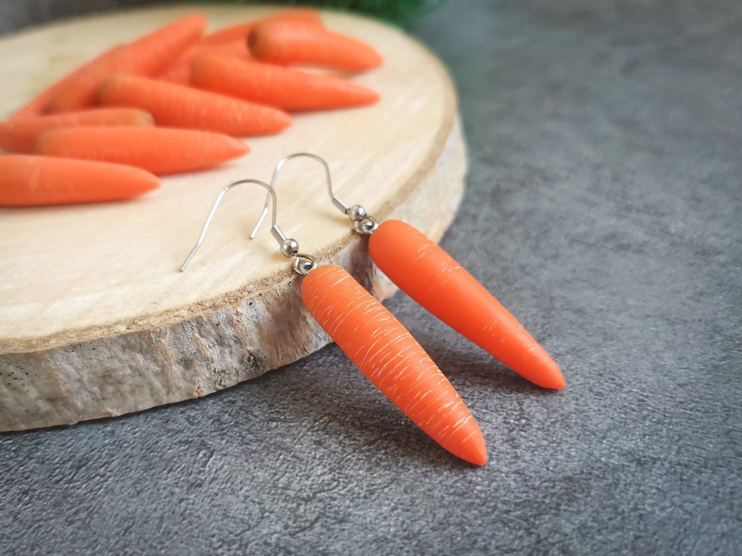 Carrot earrings is cottagecore weird, funny, cute, gay, quirky, veggie earrings - 耳环/耳夹 - 粘土 橘色