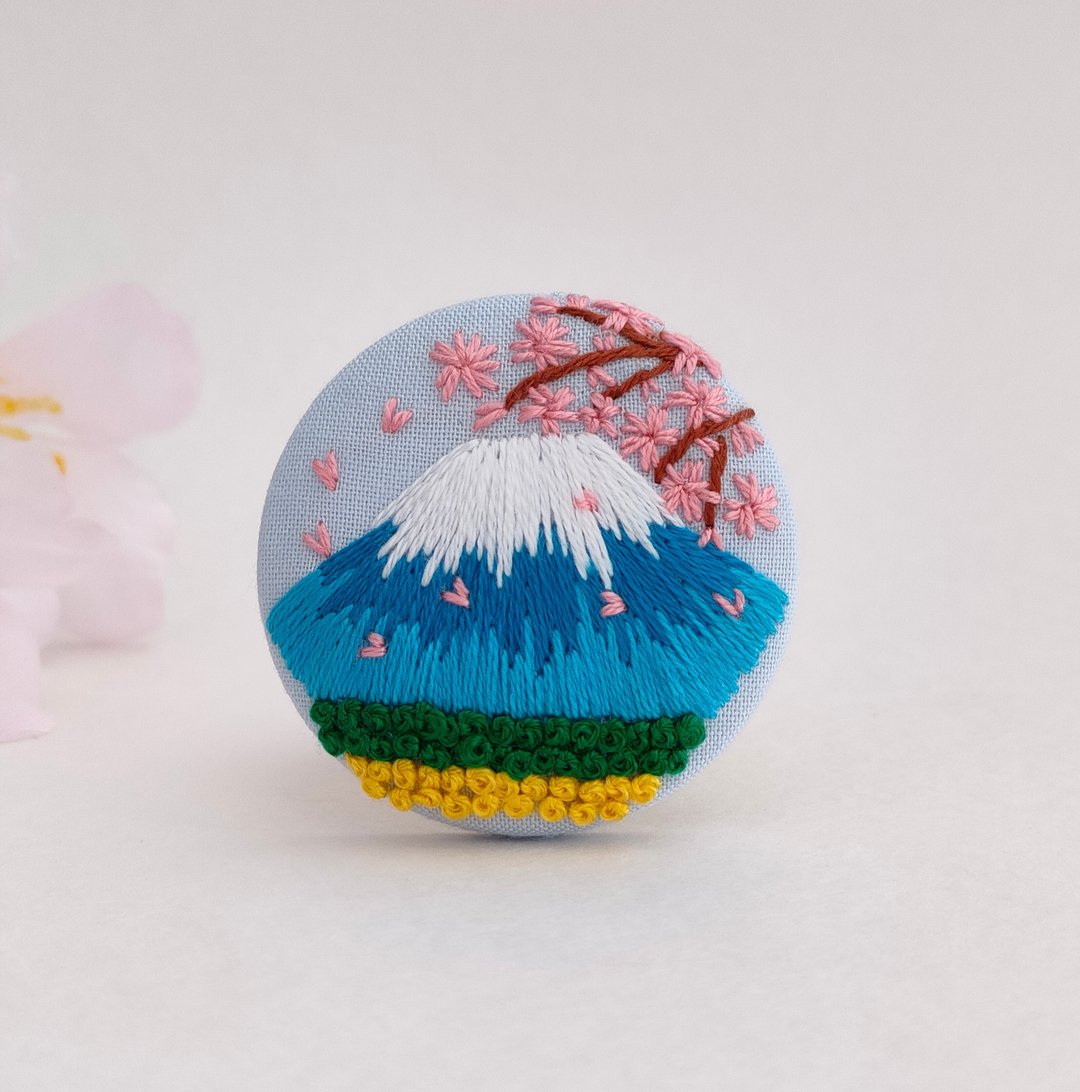 富士山与樱花风景刺绣胸针 - 胸针 - 棉 蓝色