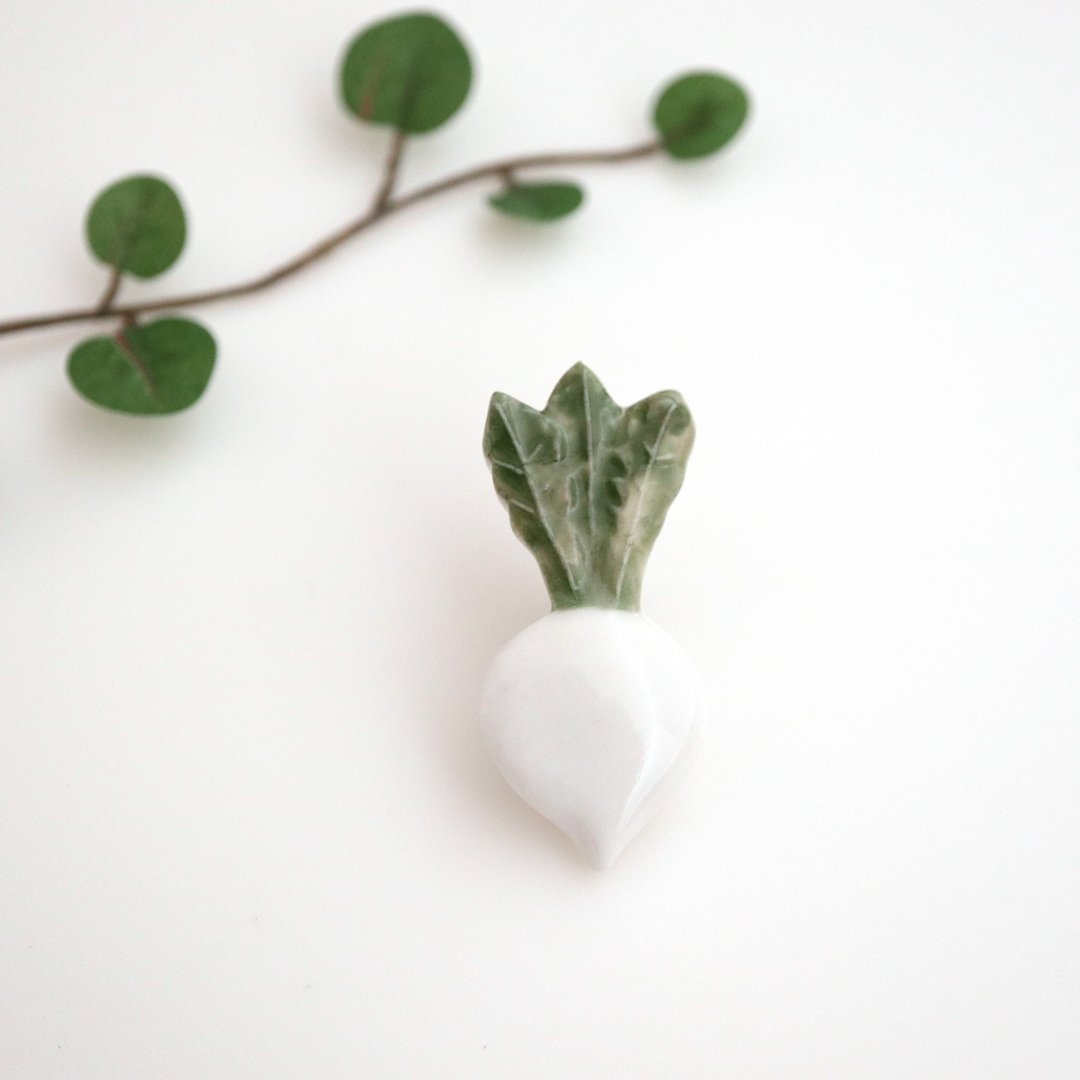 Turnip pin brooch - 胸针 - 瓷 绿色