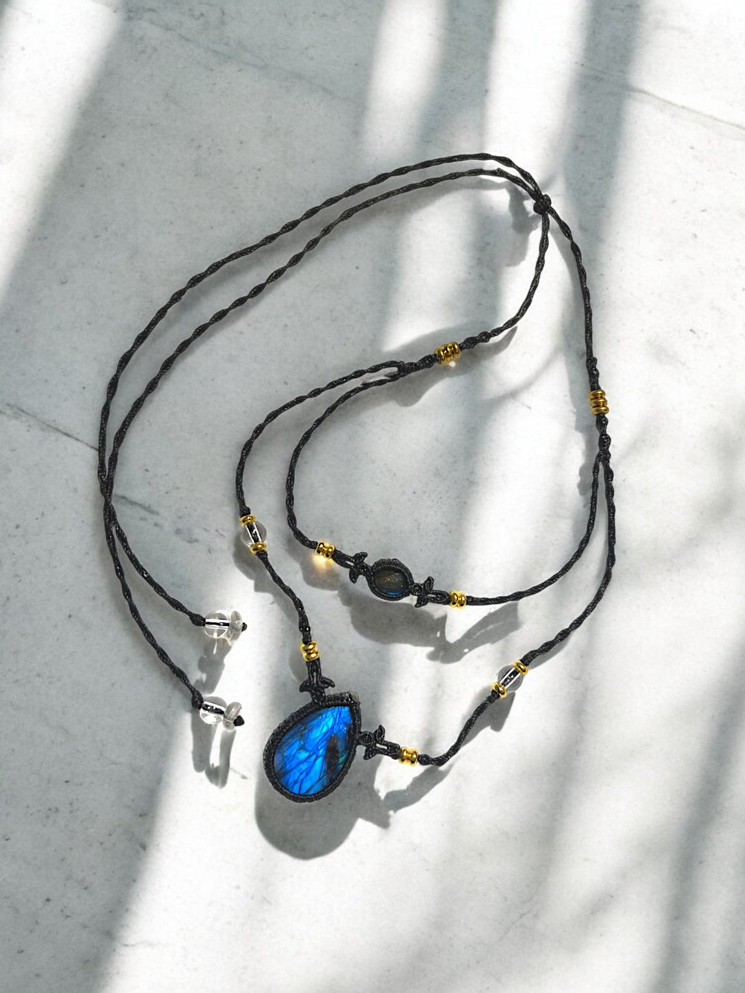 Crystoria Stone | Macrame | 南美蜡线 | 项链 | 蓝光拉长石 - 项链 - 宝石 黑色