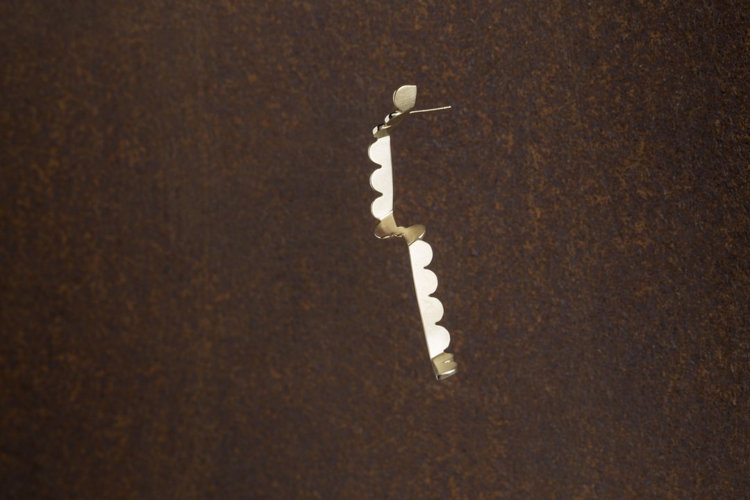 Upset / Upturn 胡子小姐 折 曲型长耳环 Curved long Earring - 耳环/耳夹 - 铜/黄铜 金色