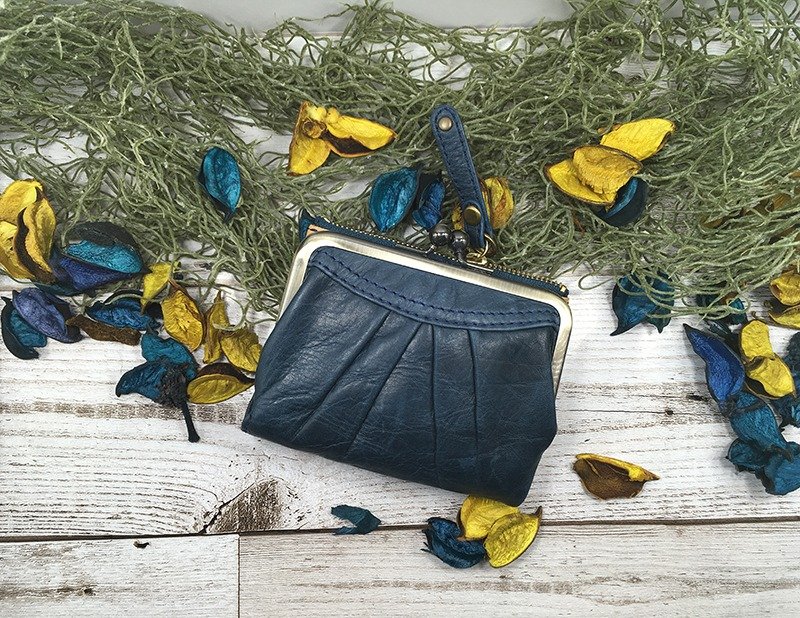 010BL Bonheur / Purses / Gamaguchi / Folded Wallet / Folded / Leather / Leather / Soft / Footprint / Half Wallet Bonheur / Coin purse / Gamaguchi / Folded wallet / Folded in half / leather / leather / soft / mouthpiece / halfwallet / Folded money package / - 皮夹/钱包 - 真皮 蓝色