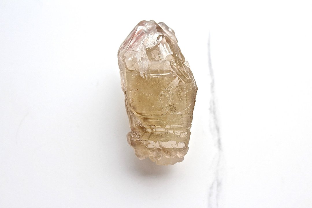石栽 SHIZAI-茶黄骨干水晶-含底座 - 摆饰 - 水晶 金色