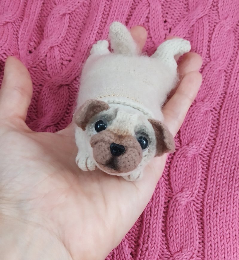 realistic pug miniature for dollhouse, micro puppy pug - 玩偶/公仔 - 其他材质 金色