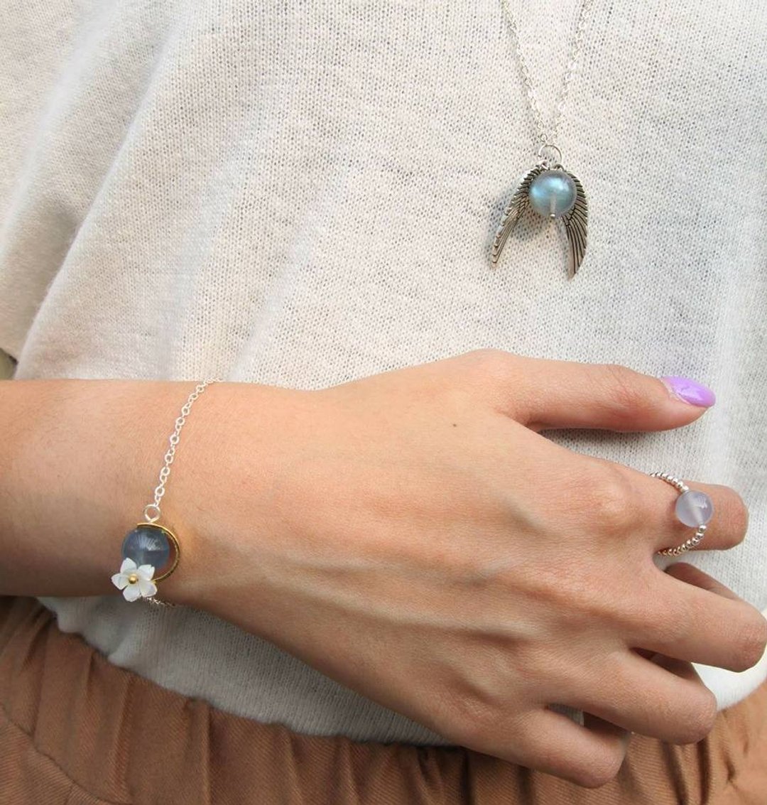 蓝萤石 ，贝母樱花 纯银 手链Blue Flourite, mother pearl flower  925 silver bracelet - 手链/手环 - 宝石 蓝色
