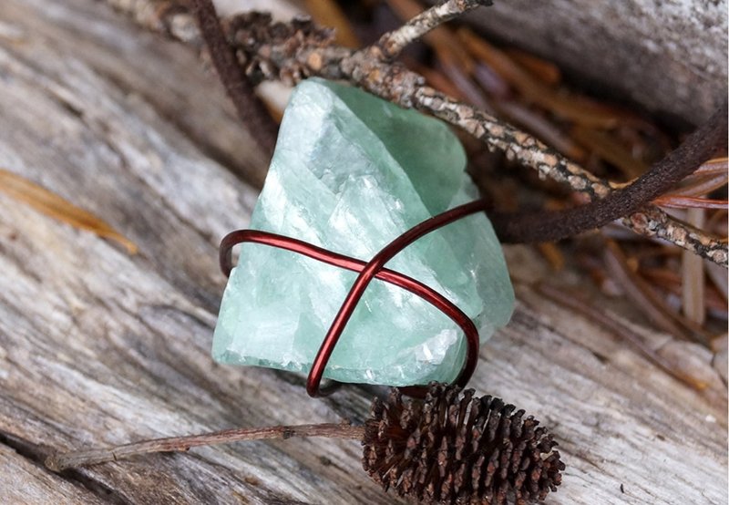 蒸汽朋克 天然 无打磨 原创 绿萤石矿石 原石 绑线吊坠 挂坠项链 - 项链 - 宝石 绿色