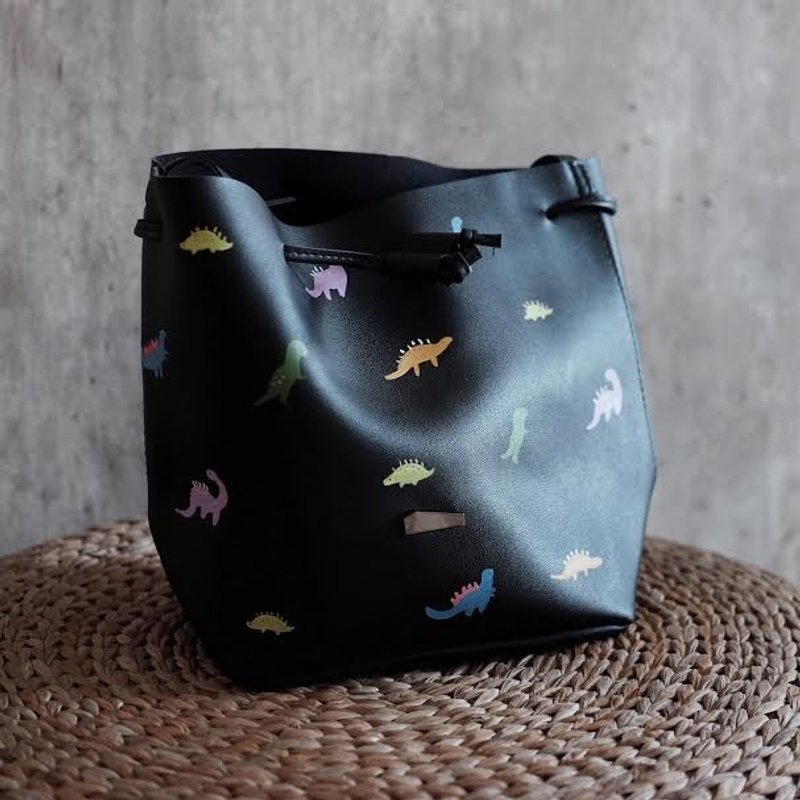 Dinosaur Bucket Bag - 侧背包/斜挎包 - 真皮 绿色
