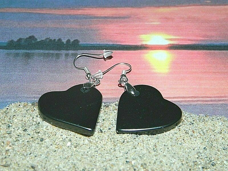 Heart shungite earrings, cute chakra energy jewelry - 耳环/耳夹 - 石头 黑色