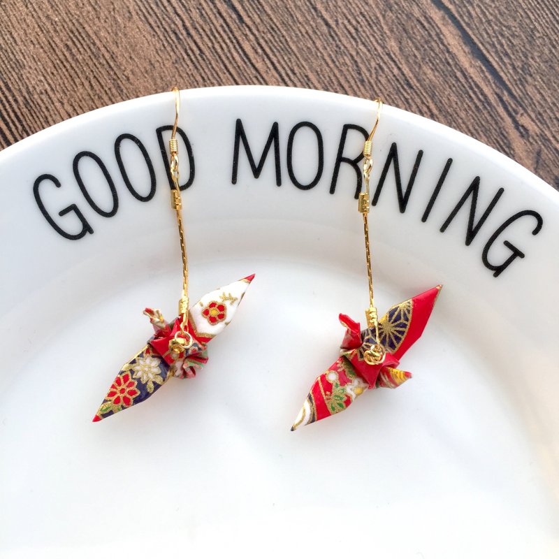 14k包金 日本独家防水技术 无化学胶 日本和风红色千纸鹤垂坠耳环 - 耳环/耳夹 - 纸 红色