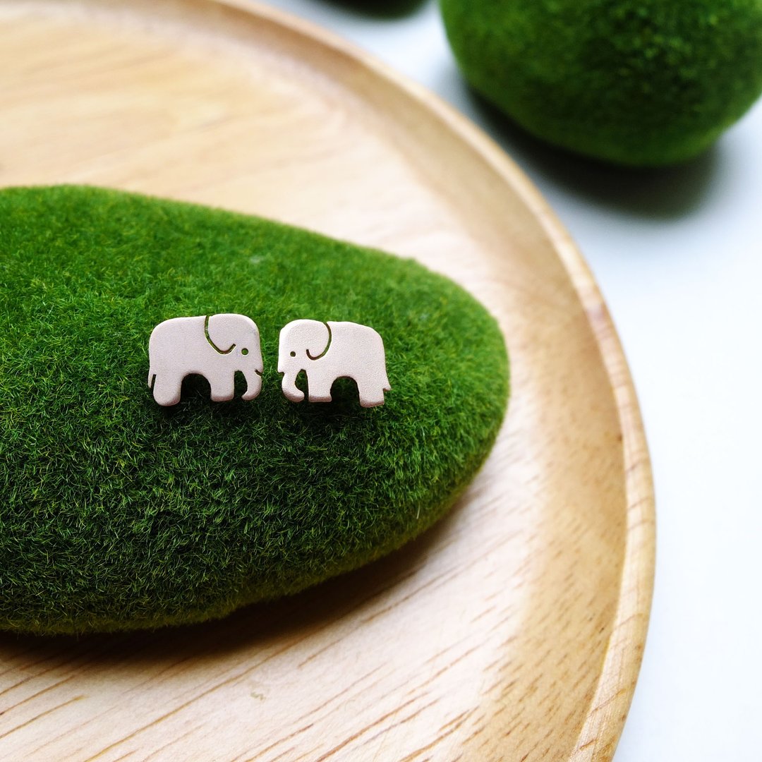 Earrings tiny ELEPHANT - 耳环/耳夹 - 其他金属 银色