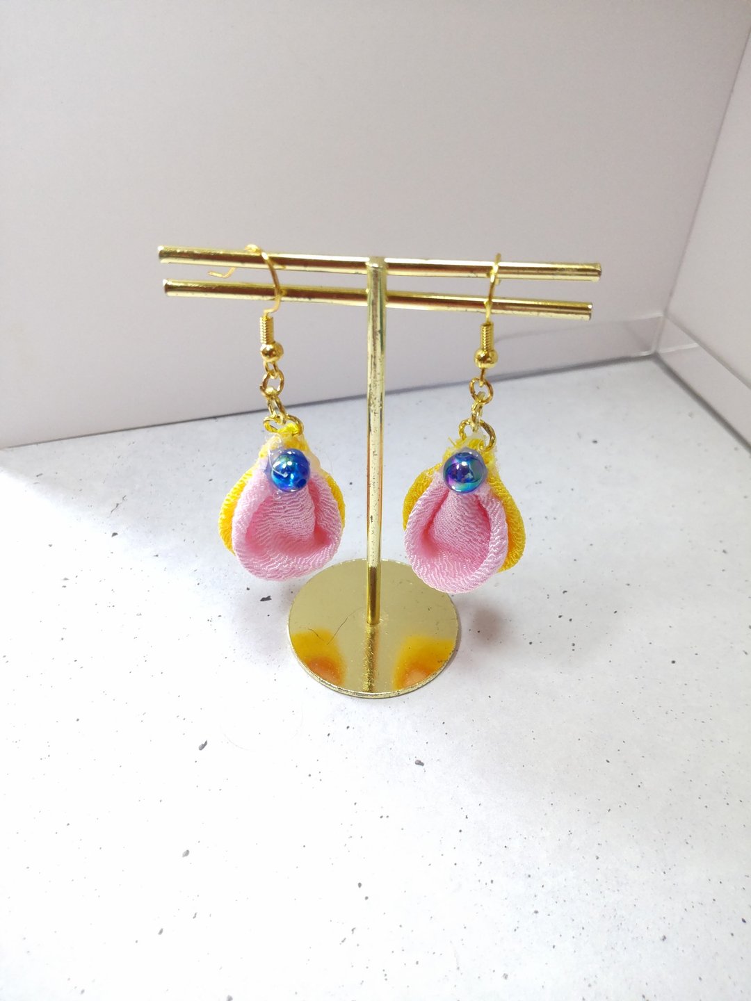 Tsumamizaiku earrings - 耳环/耳夹 - 其他人造纤维 粉红色