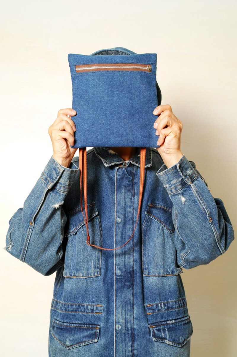 开学季 DENIM-手做拉链丹宁牛仔帆布随身斜侧背/相机/收纳包 - 侧背包/斜挎包 - 棉．麻 蓝色