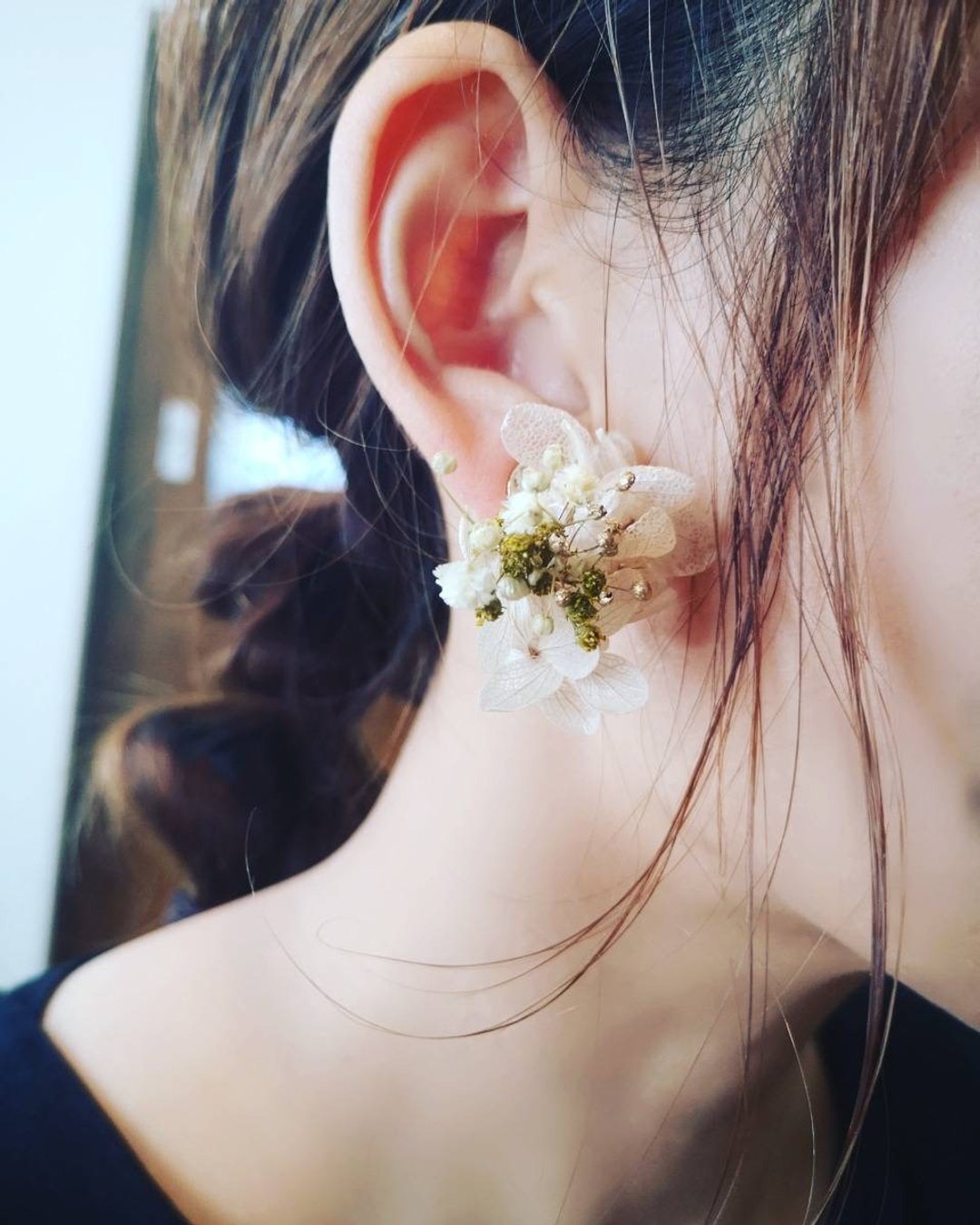 抹茶拿铁风 不对称花朵耳环 / 耳夹 / 抗过敏 - 耳环/耳夹 - 植物．花 卡其色
