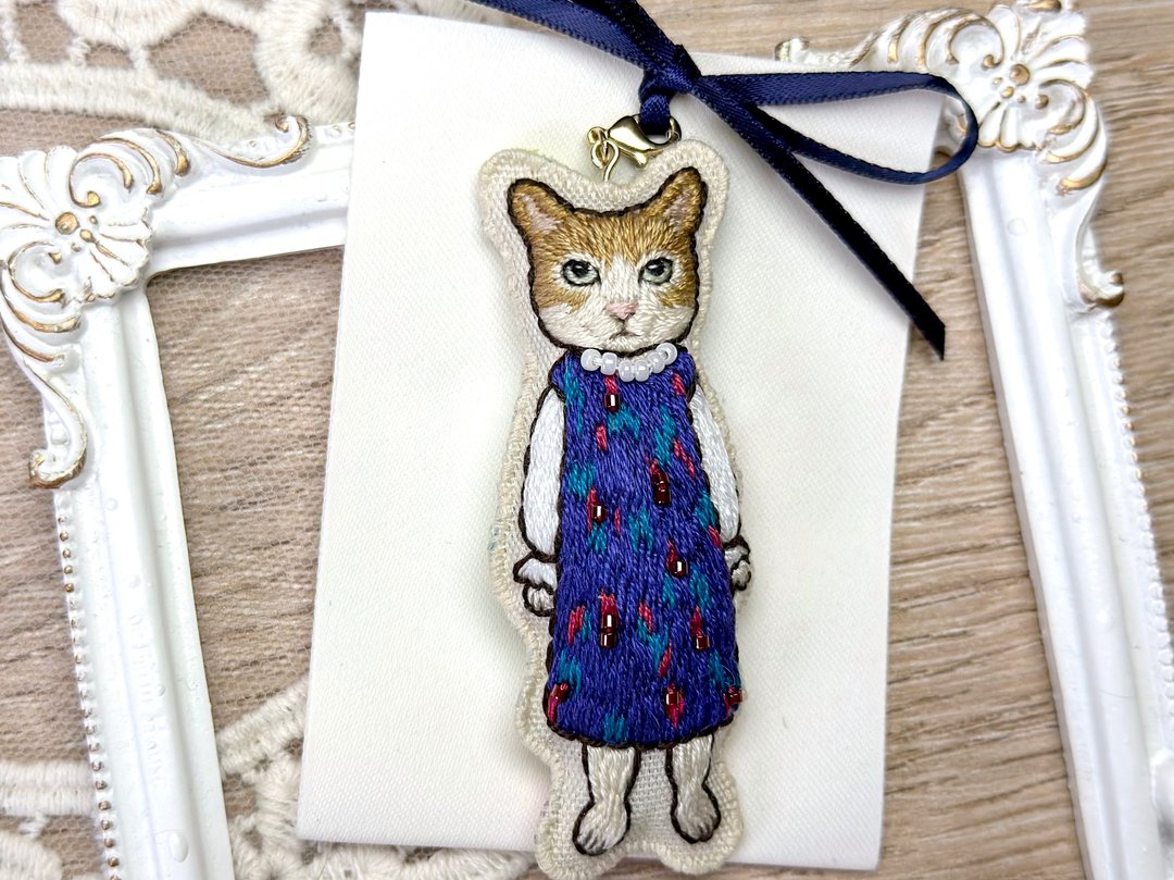 制成品  淑女猫咪造型刺绣 匙扣/ 包包挂饰 - 吊饰 - 绣线 多色