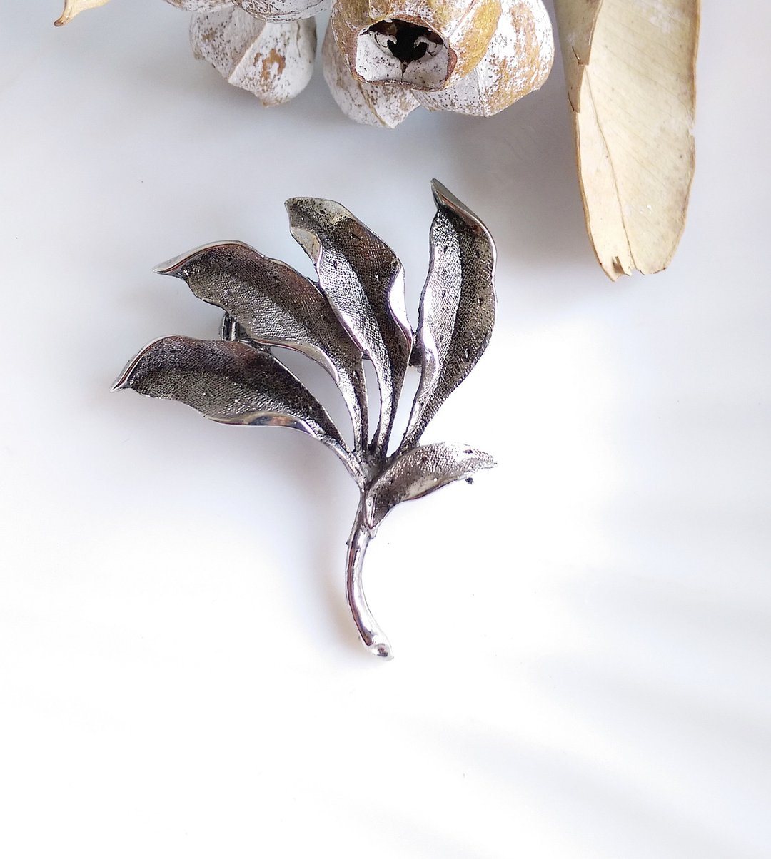 【西洋古董饰品 】银色调 立体 叶子 别针 胸针 - 徽章/别针 - 其他金属 金色