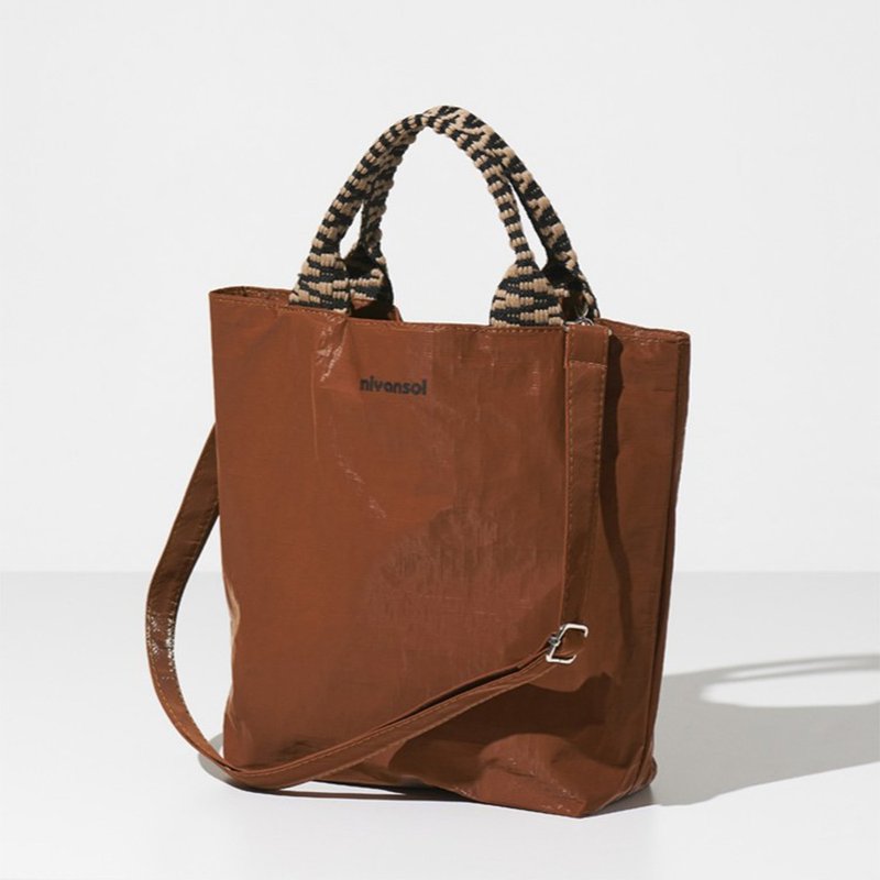 【Pinkoi 线下活动预购商品】Miyansol皱皱迷你托特包-L.焦糖棕 - 侧背包/斜挎包 - 纸 咖啡色