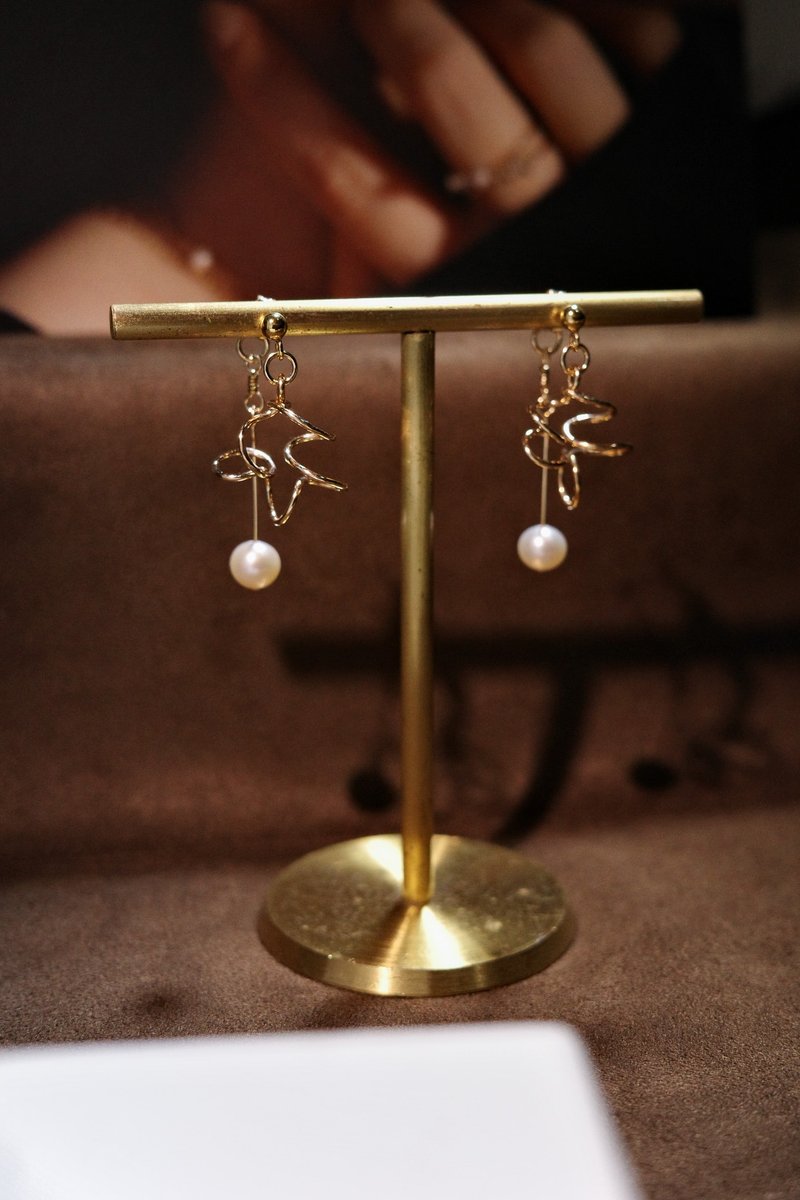 卷卷旋律 2way珍珠耳环 14K Gold-Filled - 耳环/耳夹 - 珍珠 白色