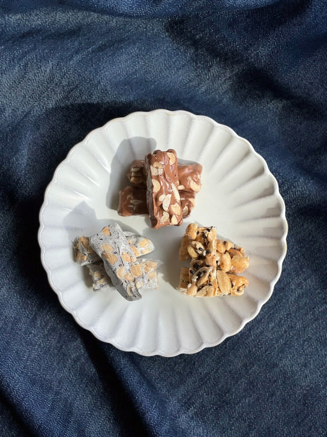 【屿香】 巧克力牛轧糖/芝麻牛轧糖/花生糖 - 手工饼干 - 其他材质 