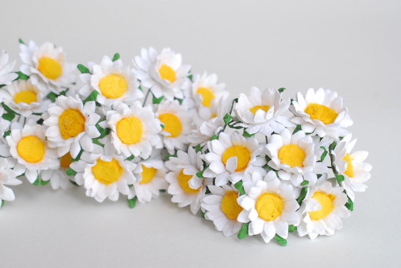 Paper Flower, 50 pieces DIY small daisy flower size 2.00 cm., white color - 其他 - 纸 白色