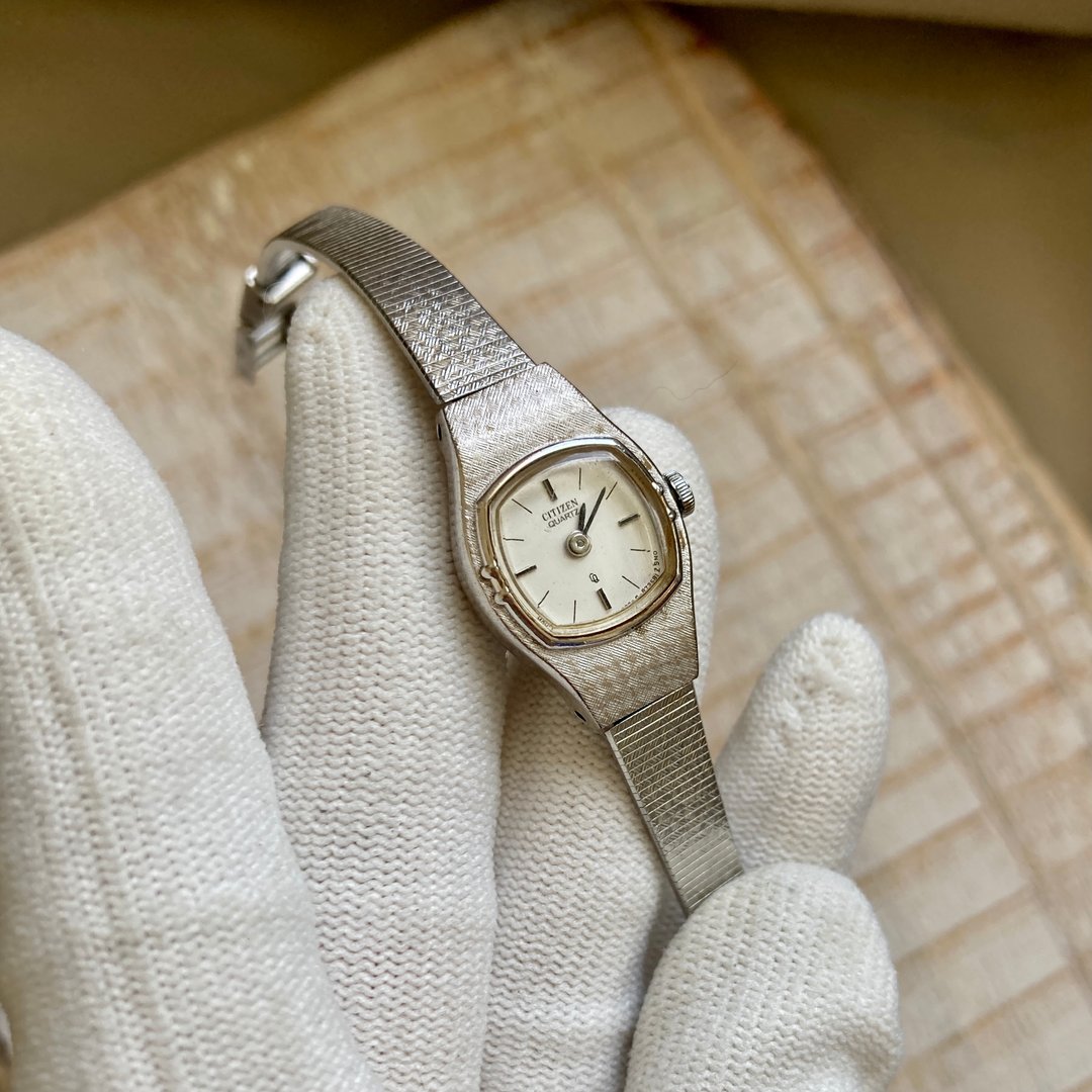 CITIZEN 少见银色酒桶形表壳 黑色指针 特制表带 古董表 vintage - 女表 - 其他金属 银色